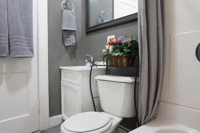 1041 Queen St, Lansing, MI 48915 - photo 6