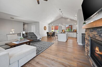 2447 SW Valleyview Dr, Redmond, OR 97756 - photo 6