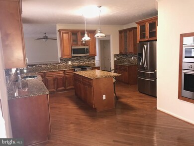 12206 Highlander Ct, Laurel, MD 20708 - photo 7