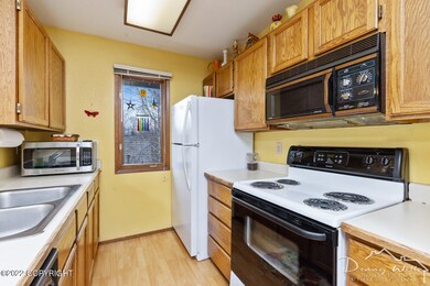 Kitchen-20220408-1872
