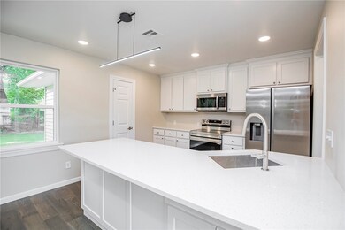 810 NW 9th St, Bentonville, AR 72712 - photo 4