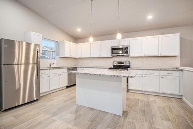 4 CCF024-i2060-Kitchen