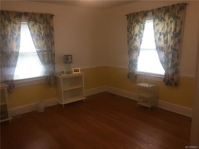2nd downstairs Bedroom