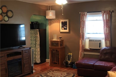 1610 Mcminn St, Aliquippa, PA 15001 - photo 2