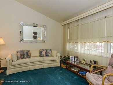 004_Living Room