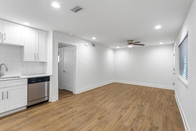 907 N Beacon St unit 202, Dallas, TX 75214 - photo 4