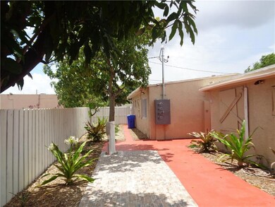 2206 Atlanta St unit 4, Hollywood, FL 33020 - photo 2