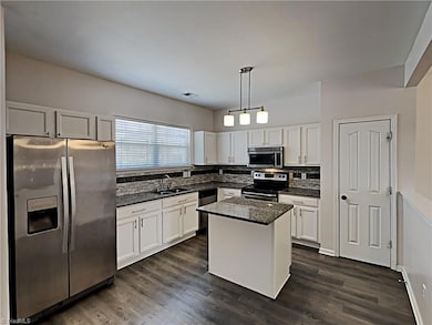 3833 Tarrant Trace Cir, High Point, NC 27265 - photo 3