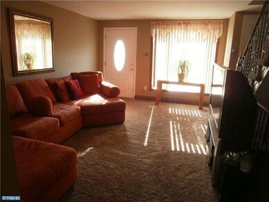 1055 Oakwood Dr, Glenolden, PA 19036 - photo 6