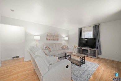 3313 E 18th St, Sioux Falls, SD 57103 - photo 4