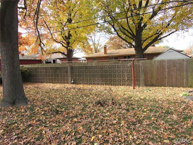 734 Berry Rd, Wood River, IL 62095 - photo 4