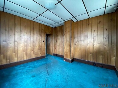 LIVING ROOM - UNIT 182