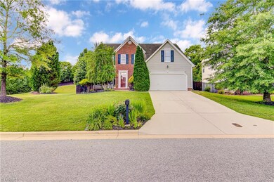 203 Jamestown Oaks Dr, Jamestown, NC 27282 - photo 2