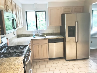 140 Shepard Ave unit 140, Hamden, CT 06514 - photo 4