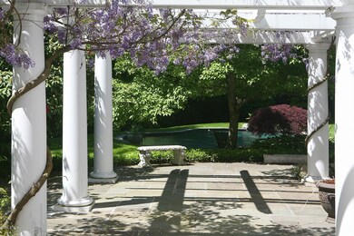5 GardenAndPoolMLS-241BurrStFfld