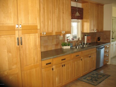 5851 Circle Z Kitchen (3)