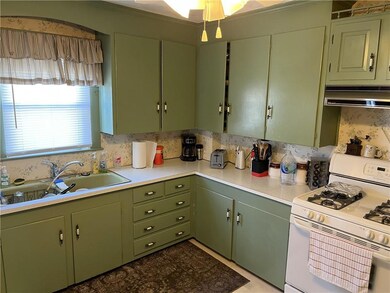 29 Tucker St, Central Falls, RI 02863 - photo 3