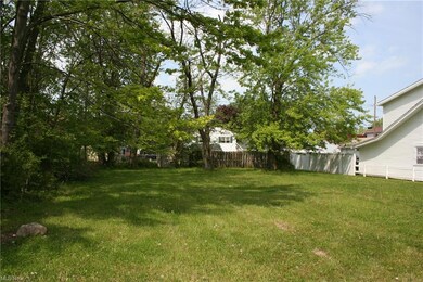 626 Kenilworth Ave, Sheffield Lake, OH 44054 - photo 5