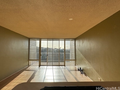 Colonnade on the Greens unit 1004, Aiea, HI 96701 - photo 2