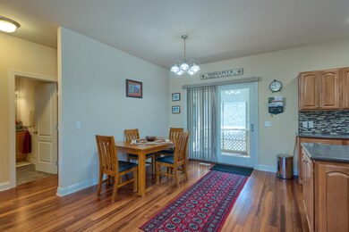 05 Dining Area