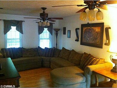 Den/Family/Great Room - The great room has laminat
