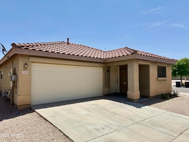 2358 E Peach Tree Dr, Chandler, AZ 85249 - photo 2