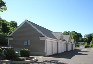 20 Orchard St unit 306, Brookfield, CT 06804 - photo 3