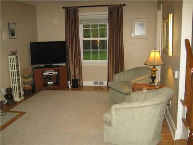 Living Room Large ,spacious Livingroom