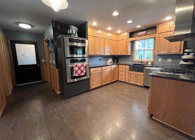 1321 W 13th St S, Newton, IA 50208 - photo 7