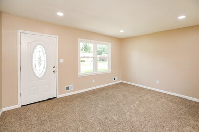 9216 Pagoda Dr, Louisville, KY 40229 - photo 4