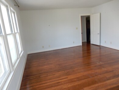 305 S Washington St, Fredericksburg, TX 78624 - photo 7