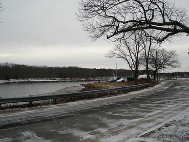 348 Sea View Dr, Warwick, RI 02889 - photo 5