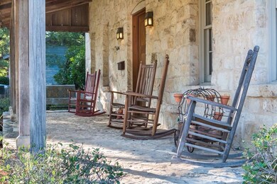 212 W Schubert St, Fredericksburg, TX 78624 - photo 6