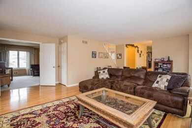 009-Living_Room-2519548-medium