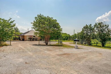 345 County Road 4884, Boyd, TX 76023 - photo 4