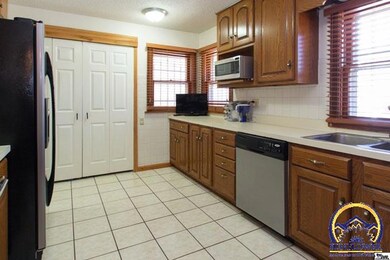 924 SW Plass Ave, Topeka, KS 66606 - photo 3