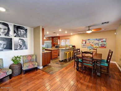 002_Living - Dining