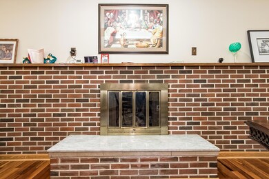 F Minerva Ave042