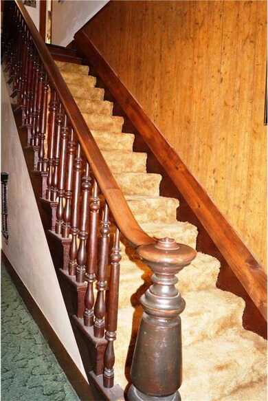 WOOD STAIRCASE