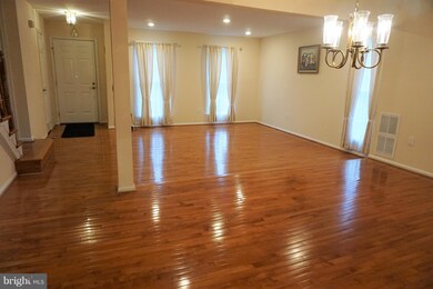 12242 Tildenwood Dr, Rockville, MD 20852 - photo 5