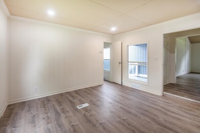 917 Dyche Ln, Alvin, TX 77511 - photo 4