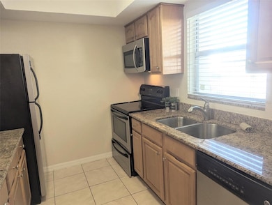 906 La Costa Cir unit 5, Sarasota, FL 34237 - photo 3