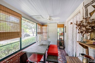 1533 Harold St, Houston, TX 77006 - photo 4