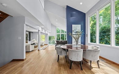 10 Courtyard Cir, Centerport, NY 11721 - photo 7