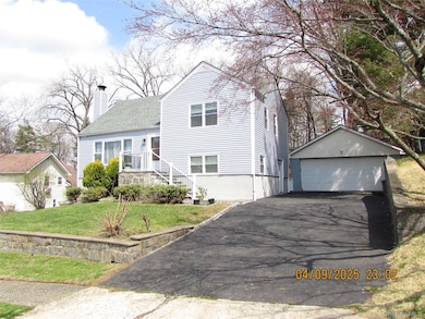 156 Candlewood Dr, Yonkers, NY 10710 - photo 3