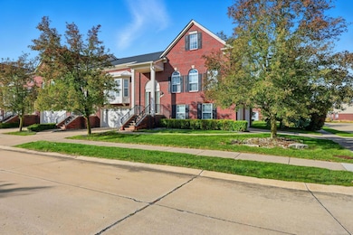 795 Red Run Dr unit 42, Troy, MI 48085 - photo 2