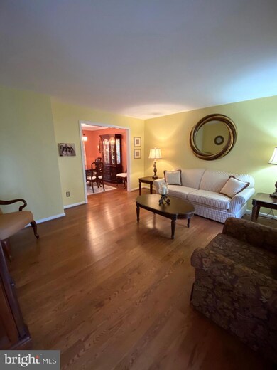 9508 Stoneoak Rd, Baltimore, MD 21236 - photo 3