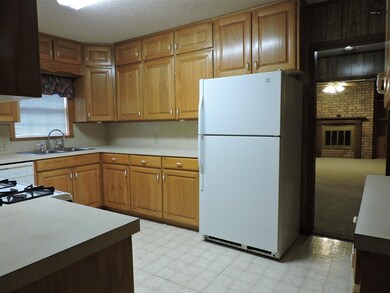 1518 Hursh Ave, Wichita Falls, TX 76302 - photo 4