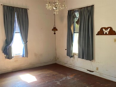 1124 N Culberson St, Gainesville, TX 76240 - photo 6