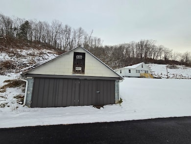 1533 Mundytown Rd, North Tazewell, VA 24630 - photo 2
